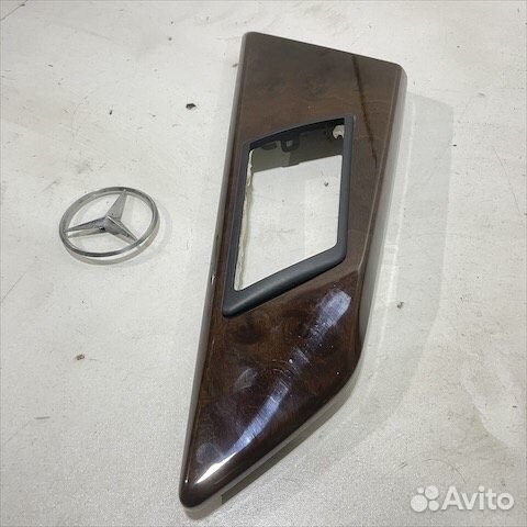 Накладка обшивки двери левой Мерседес x204