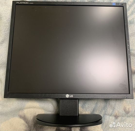 Монитор LG flatron L1952S -BF