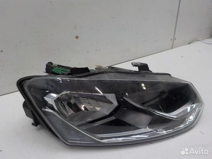 Фара правая Volkswagen Polo