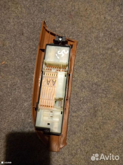 Блок упр. стеклоподьемниками на nissan cefiro A33