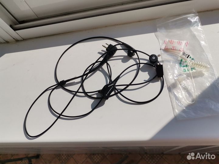 Гарнитура скрытого ношения для радиостанции