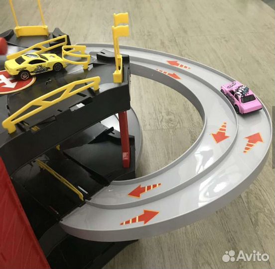 Многоуровневая парковка с машинками (новая)