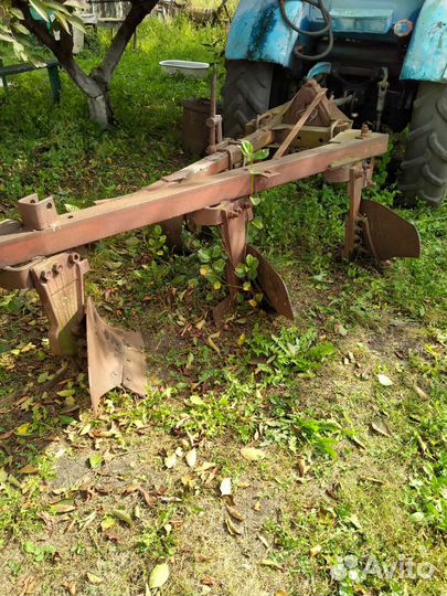 Плуг трехкорпусный