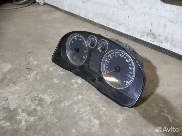 Комбинация приборов 3B0 920 805 E Бензин 2001