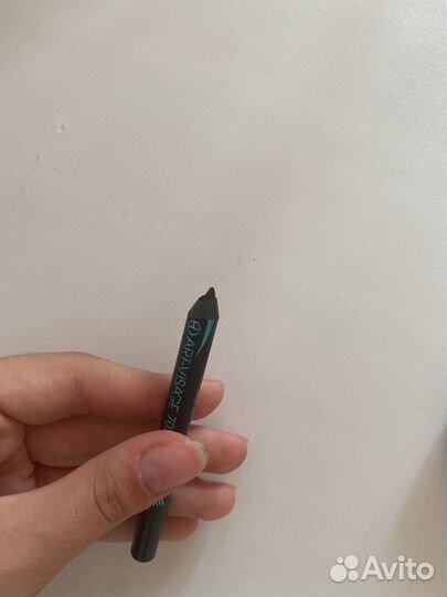 Набор косметики. Помады румяна тени