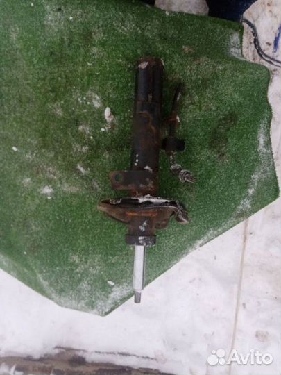 Амортизатор передний Ford Focus 2012