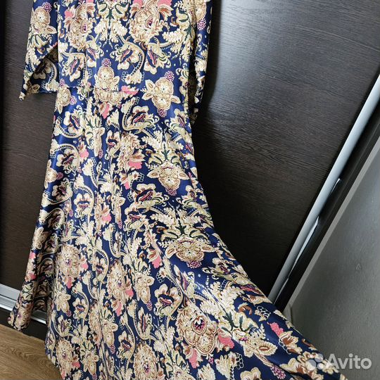 Вечернее атласное платье в пол