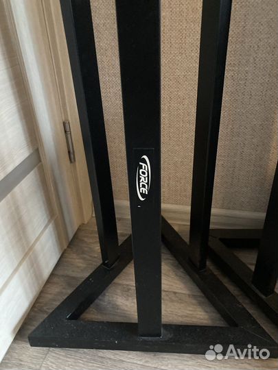 Стойки для студийных мониторов