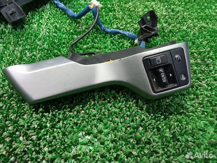 Переключатель на рулевом колесе Toyota Land Cruiser Prado