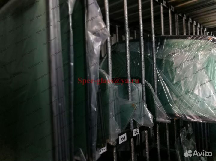 Стекло неподвижное Мини-погрузчик бобкэт T650