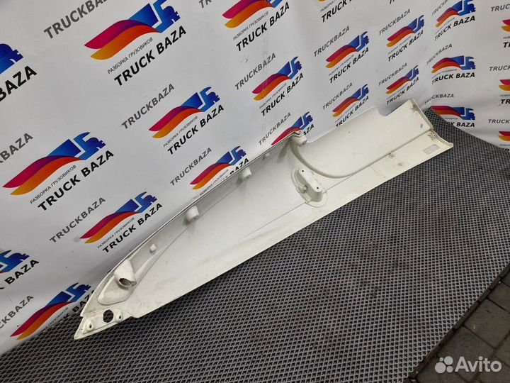 Спойлер кабины верхний правый Daf XF105