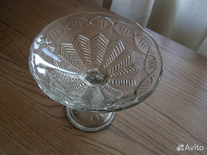 Стеклянная вазочка на ножке из СССР