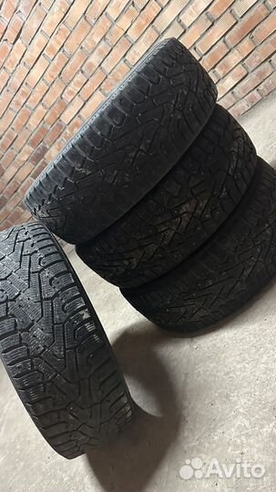 Pirelli Ice Zero 215/55 R17