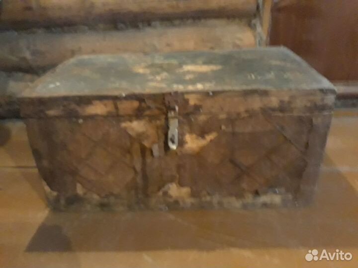 Сундук старинный