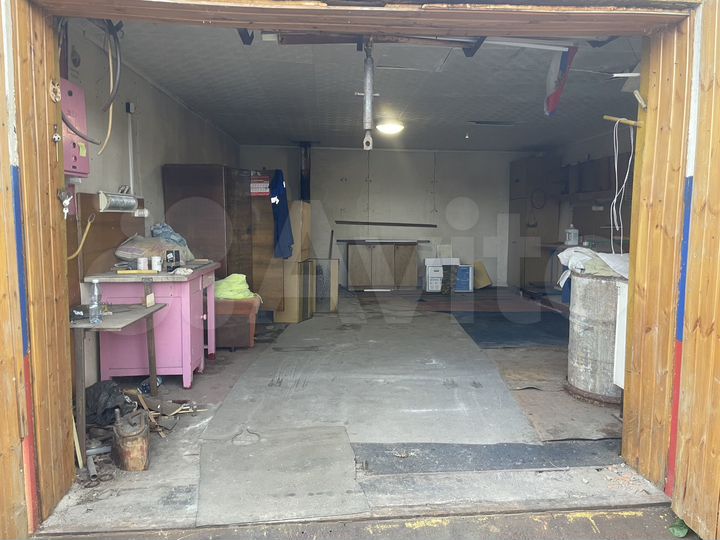 Гараж, > 30 м²