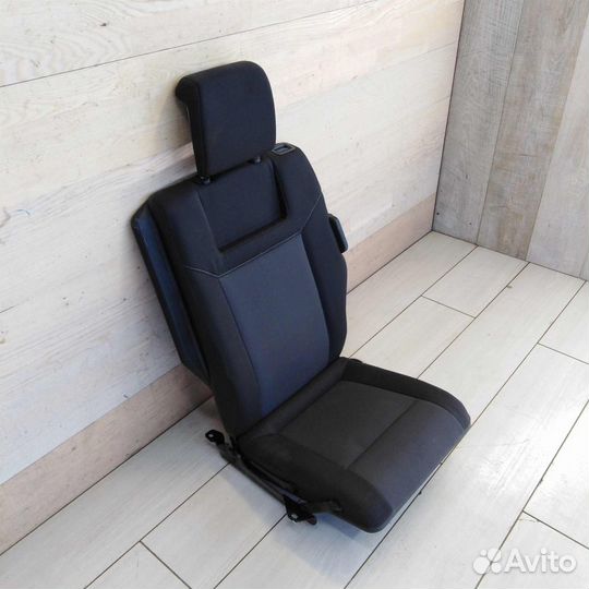 Сиденье заднее левое Opel Zafira B третий ряд