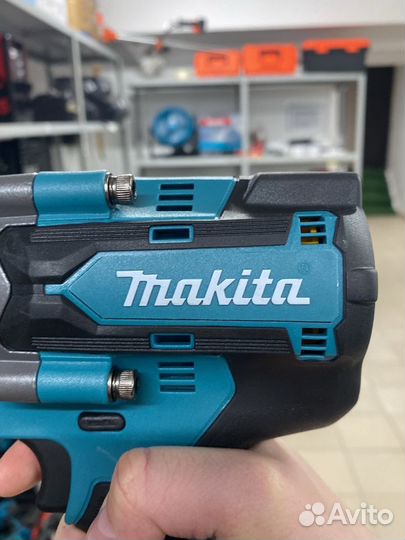 Гайковерт аккумуляторный Makita 700нм