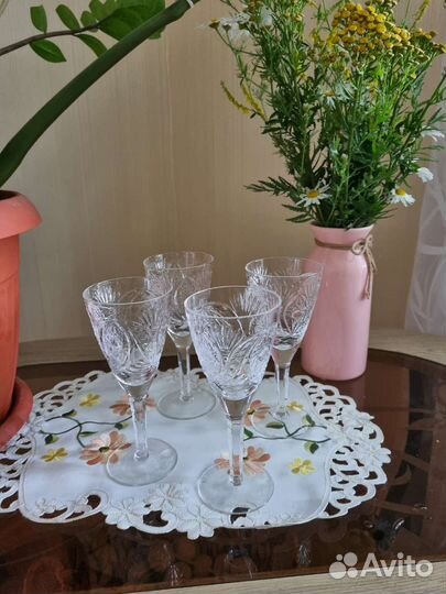 Рюмки на ножке,рюмки,фужеры