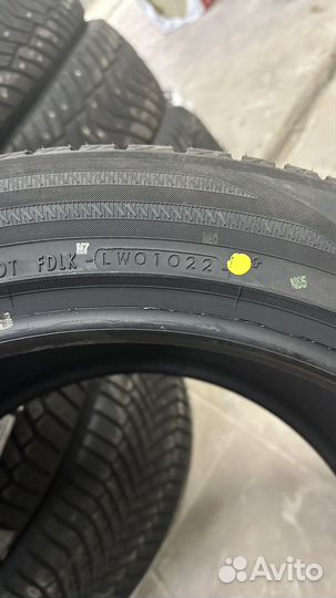 Yokohama BluEarth Winter V906 275/45 R20 и 305/40 R20 112V