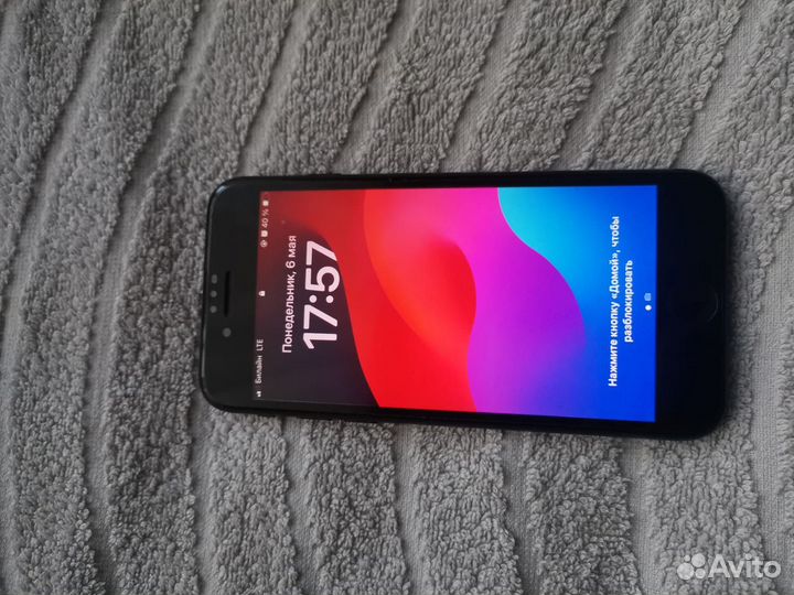 iPhone SE, 64 ГБ