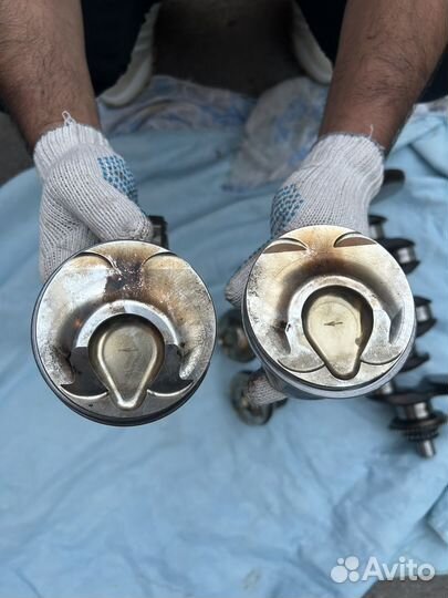 Коленвал и поршни в сборе