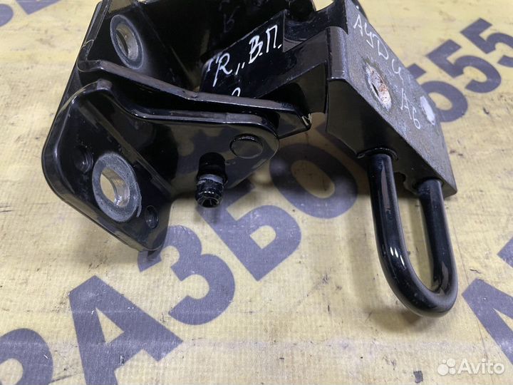 Петля двери задней правой нижняя Audi A6