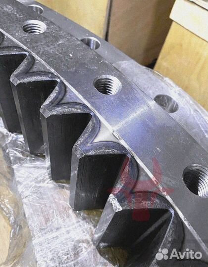 Опорно-поворотный круг 81N9-01021