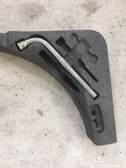 Ящик для инструмента Volkswagen Phaeton(2047)