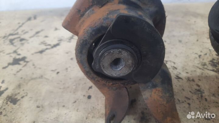 Опора двигателя задняя и левая. Mazda cx-7