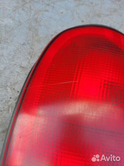Фонарь задний правый Dodge Caravan 96-00
