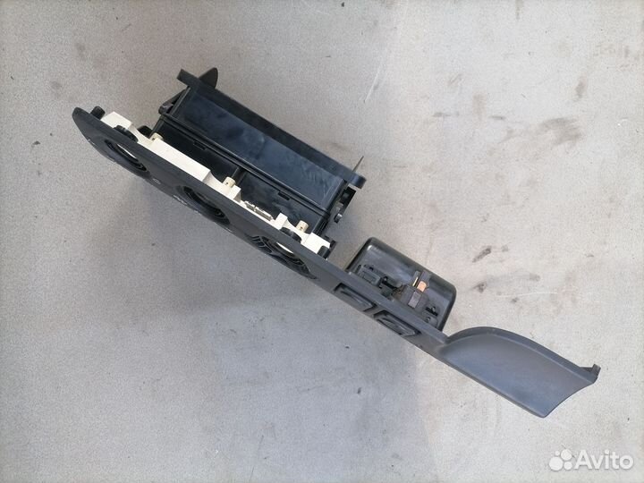 Дефлектор центральный Ford Escort/Orion 1990-1995