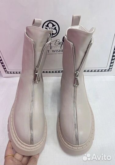 Продам ботинки новые