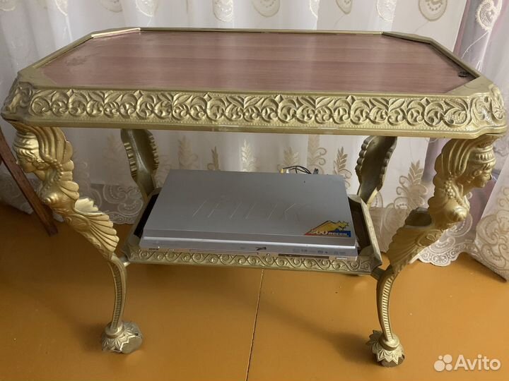 Журнальный столик