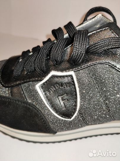 Кроссовки женские