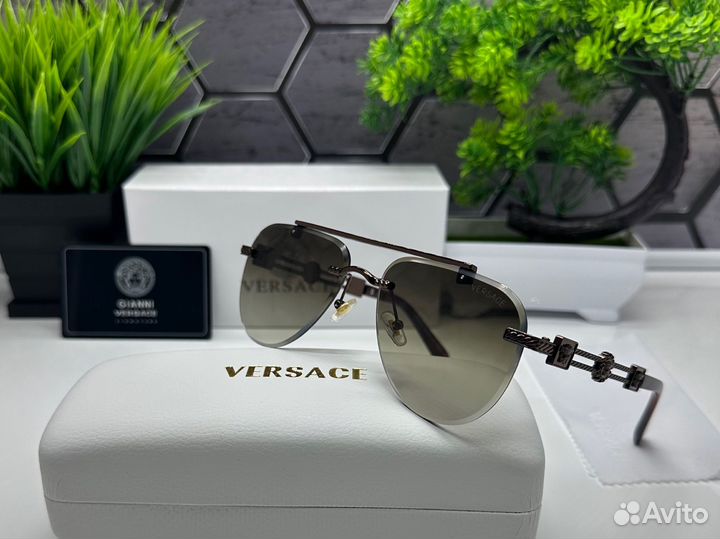 Солнцезащитные очки versace