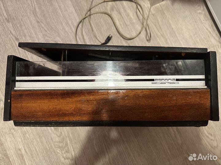 Проигрыватель Эстония Стерео с пластинкой 1990 г