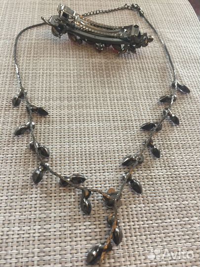 Колье и заколка для волос новая