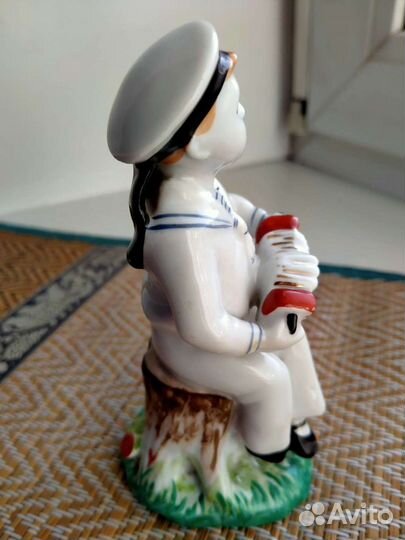 Статуэтка мальчик матросик смелый