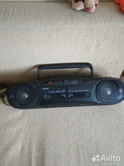 Стереофоническая магнитола 