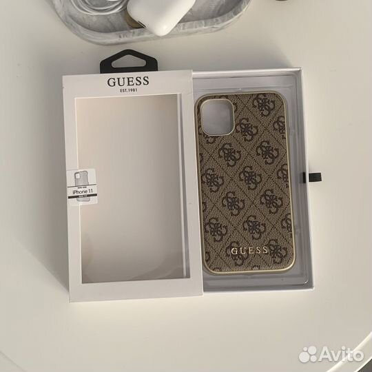 Чехол на iPhone 11 Guess
