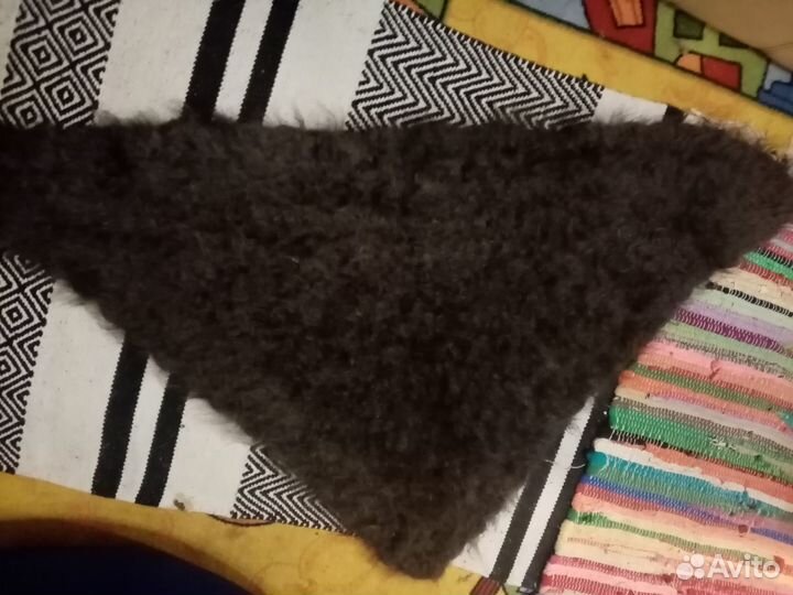 Шаль пуховая и вязанные