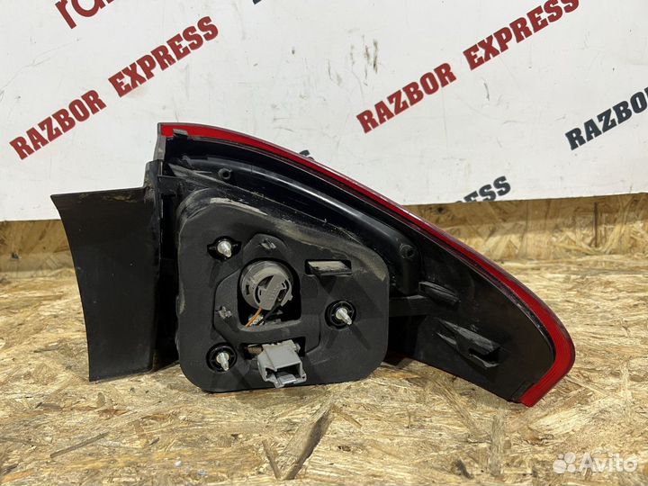 Фонарь задний наружный левый Ford Mondeo IV 4