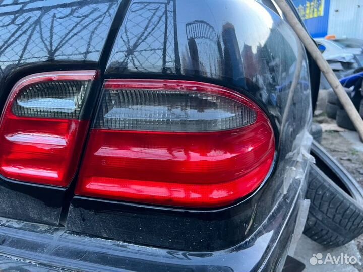 Фара правая Mercedes-Benz E-класс