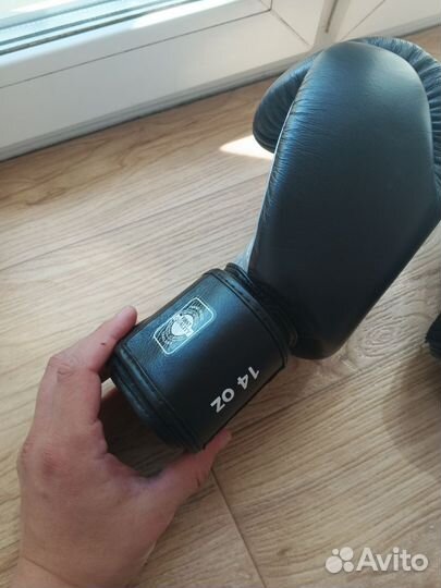 Боксерские перчатки 14 oz кожа