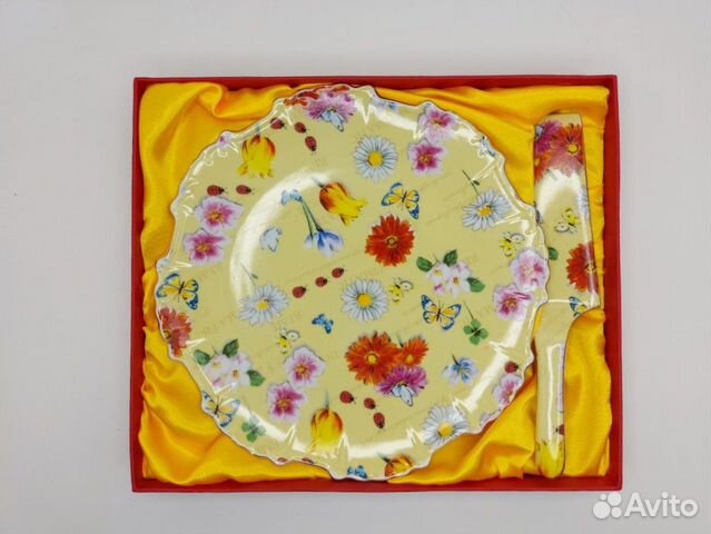 Тарелка для торта с лопаткой в упаковке