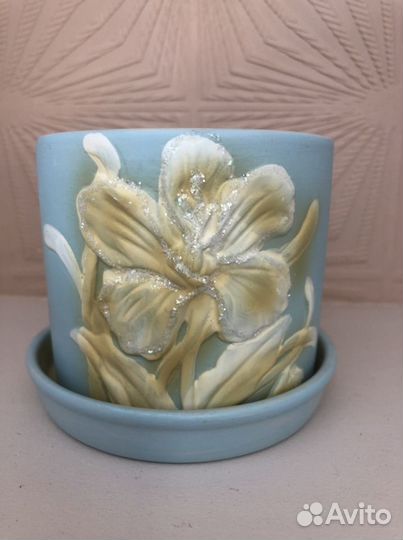 Цветочный горшок глиняный маленький