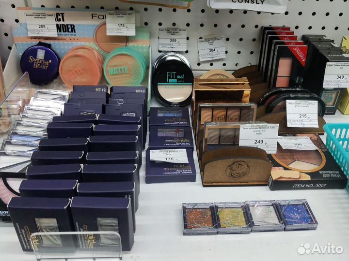 Маски,пудры,тени, крема,средства по уходу за собой