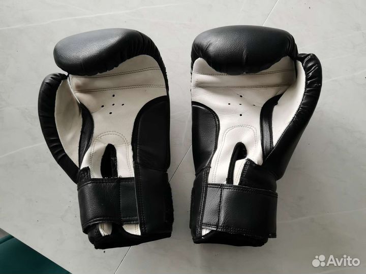Боксерские перчатки