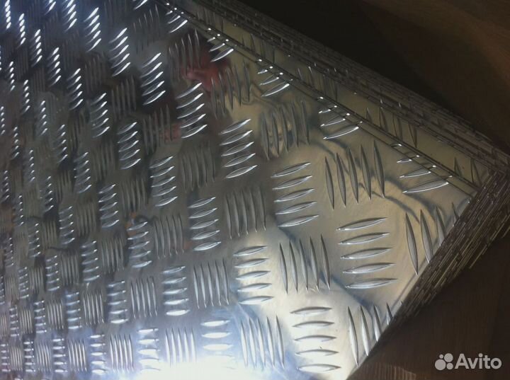 Листы рифленые алюминиевые (алмаз)