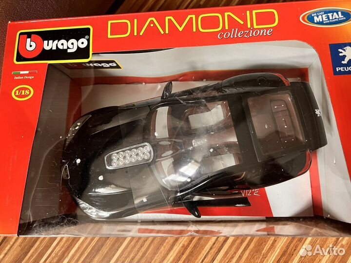 Машина Bburago 1/18